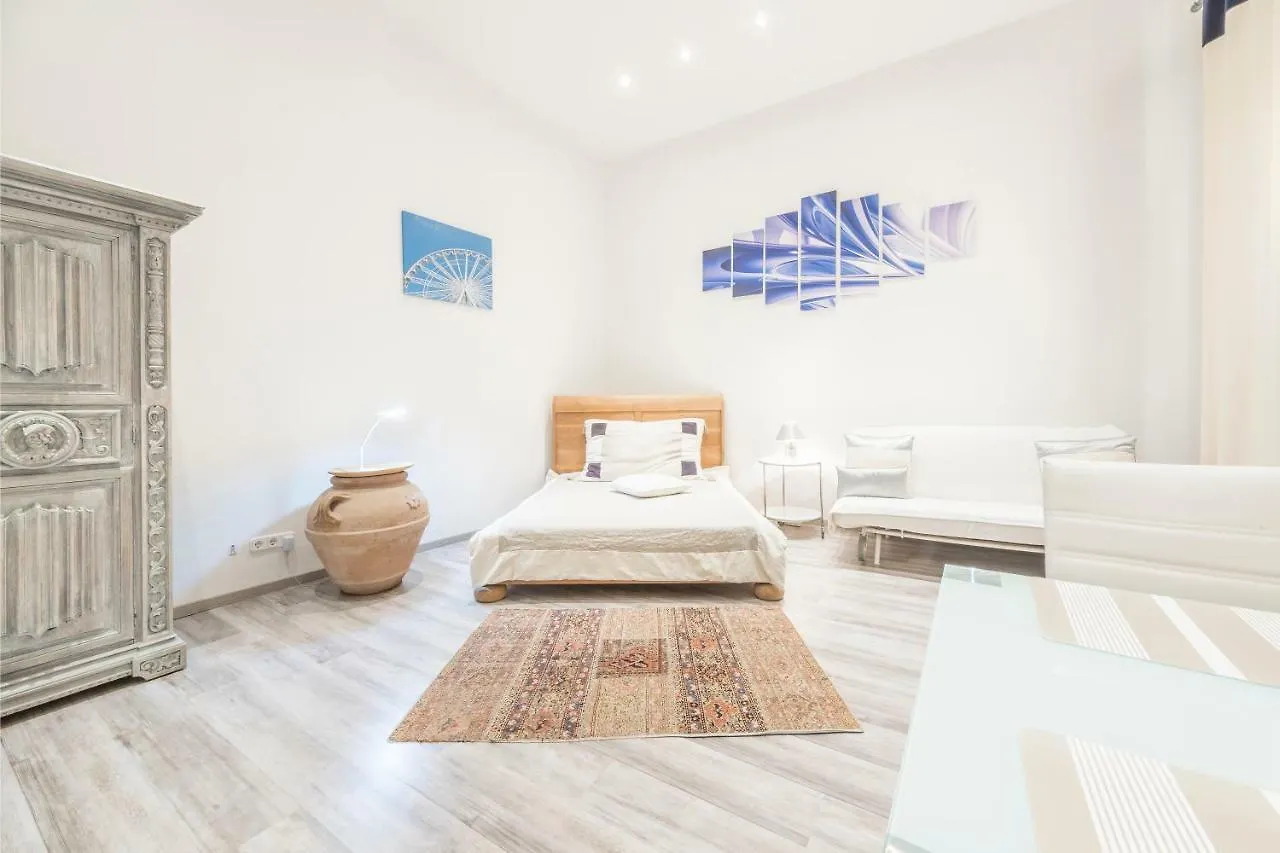 Atlanta Apartment Is In The Heart Of Budapest 0*,  Hungría
