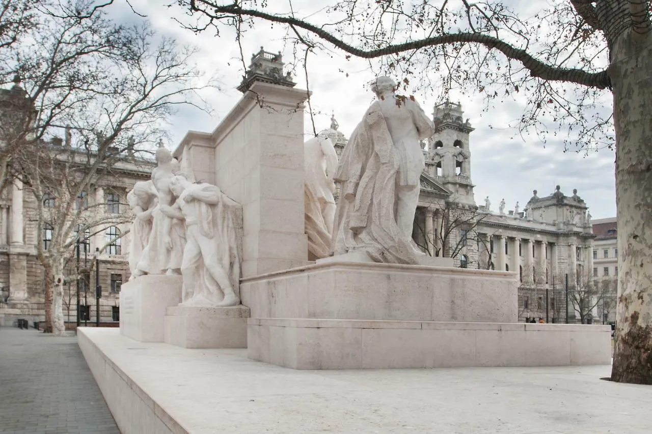 Atlanta Apartment Is In The Heart Of Budapest